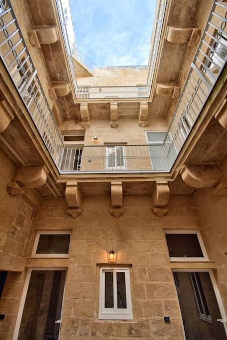 Vallettastay Old Lodge Apartment 3 ภายนอก รูปภาพ