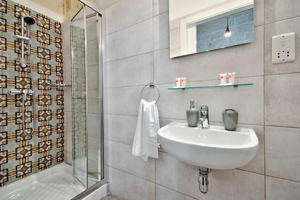 Vallettastay Old Lodge Apartment 3 ภายนอก รูปภาพ