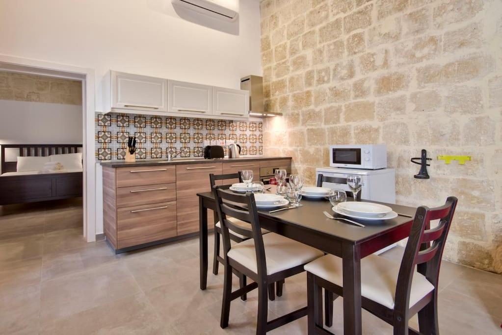 Vallettastay Old Lodge Apartment 3 ภายนอก รูปภาพ