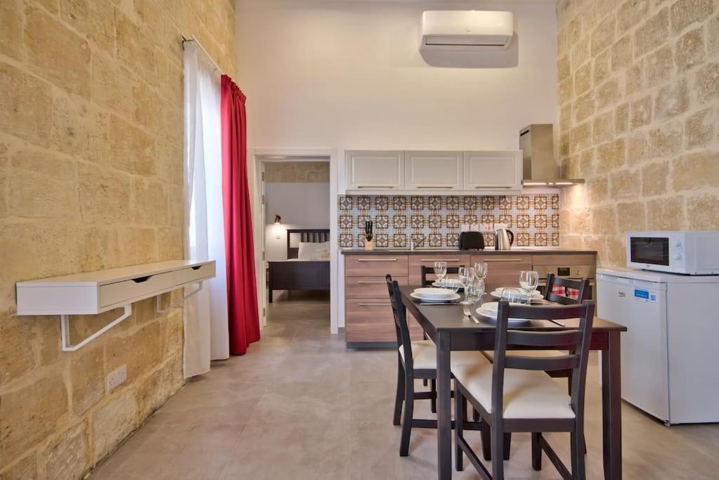 Vallettastay Old Lodge Apartment 3 ภายนอก รูปภาพ