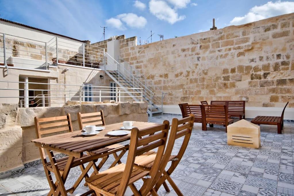 Vallettastay Old Lodge Apartment 3 ภายนอก รูปภาพ